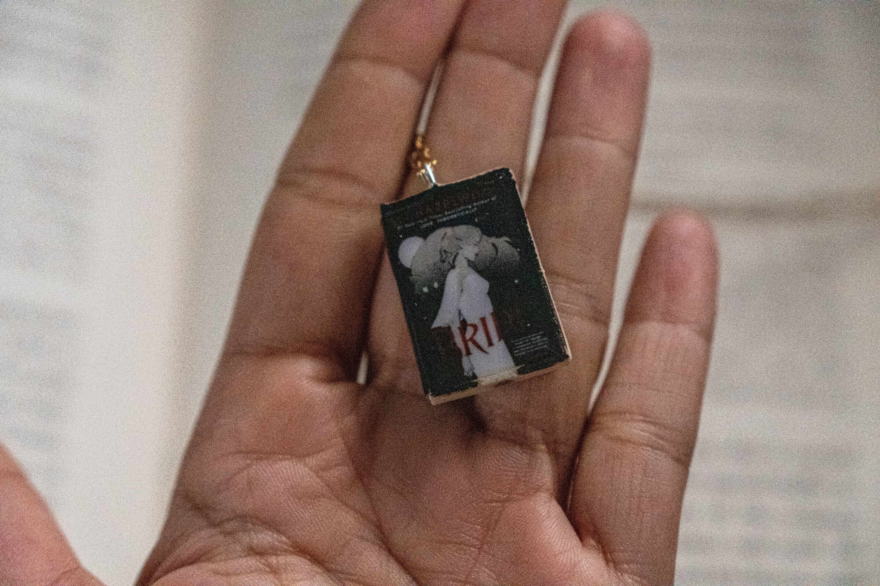 COLLAR MINI LIBRO - 13