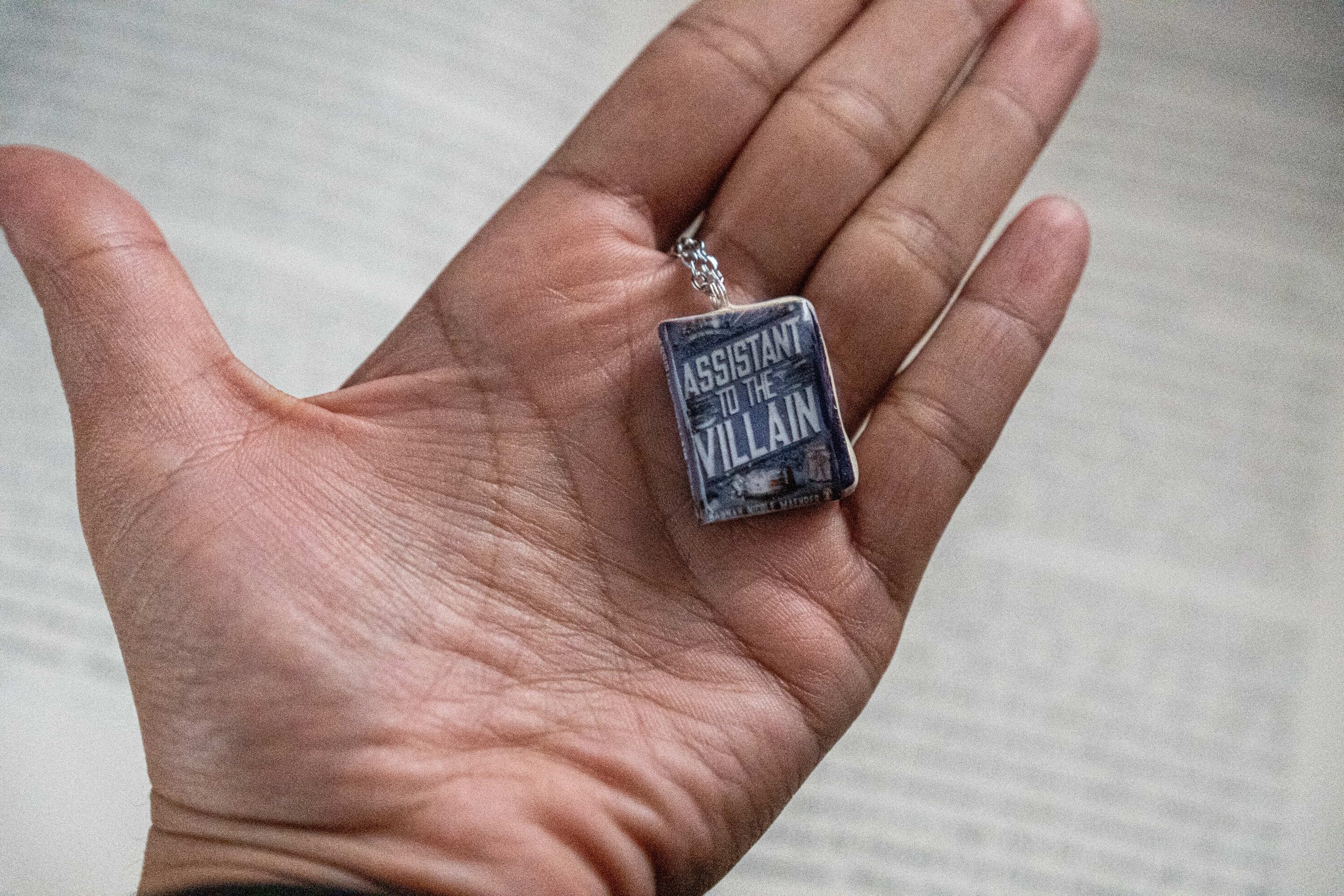 COLLAR MINI LIBRO - 11