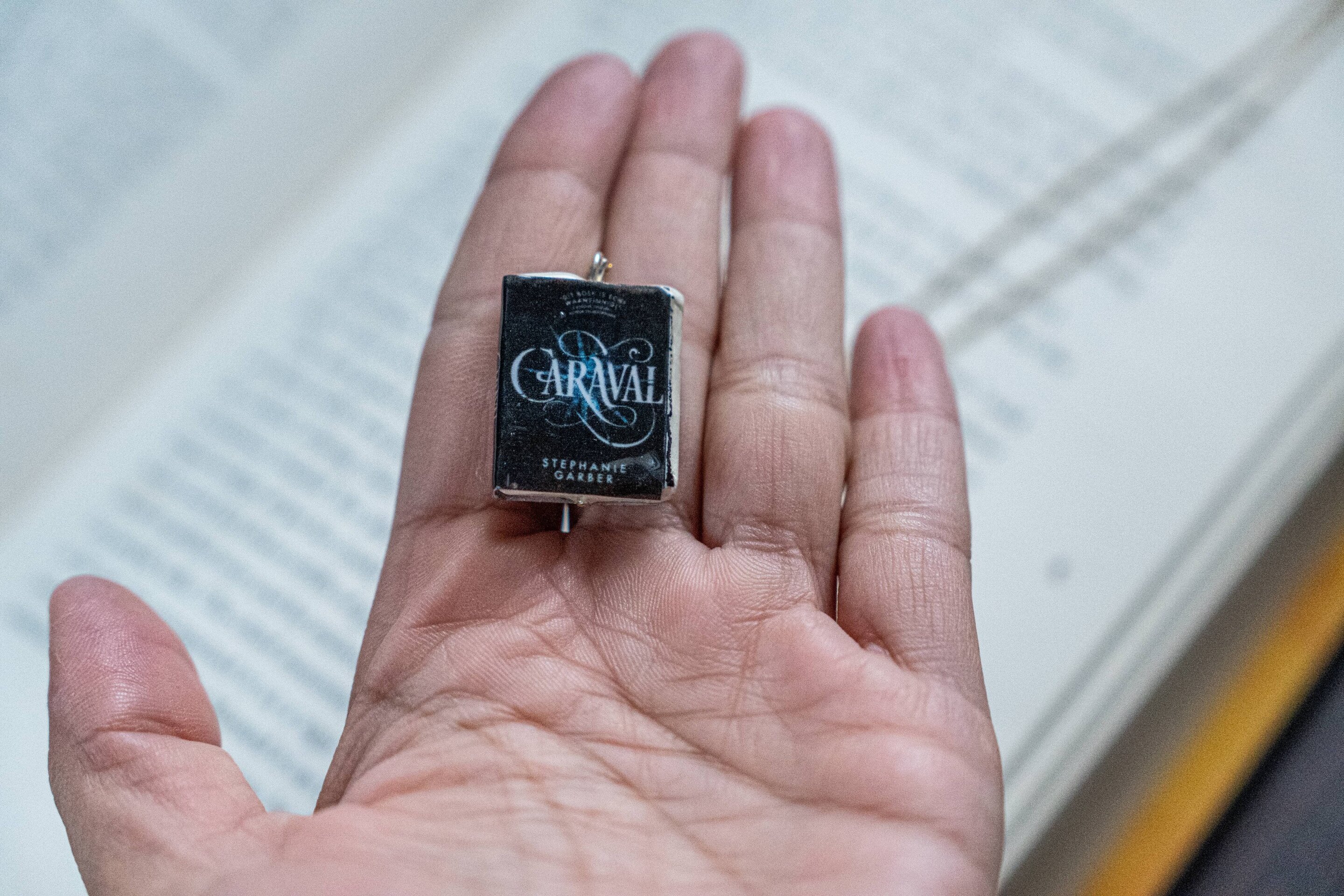 COLLAR MINI LIBRO - 9