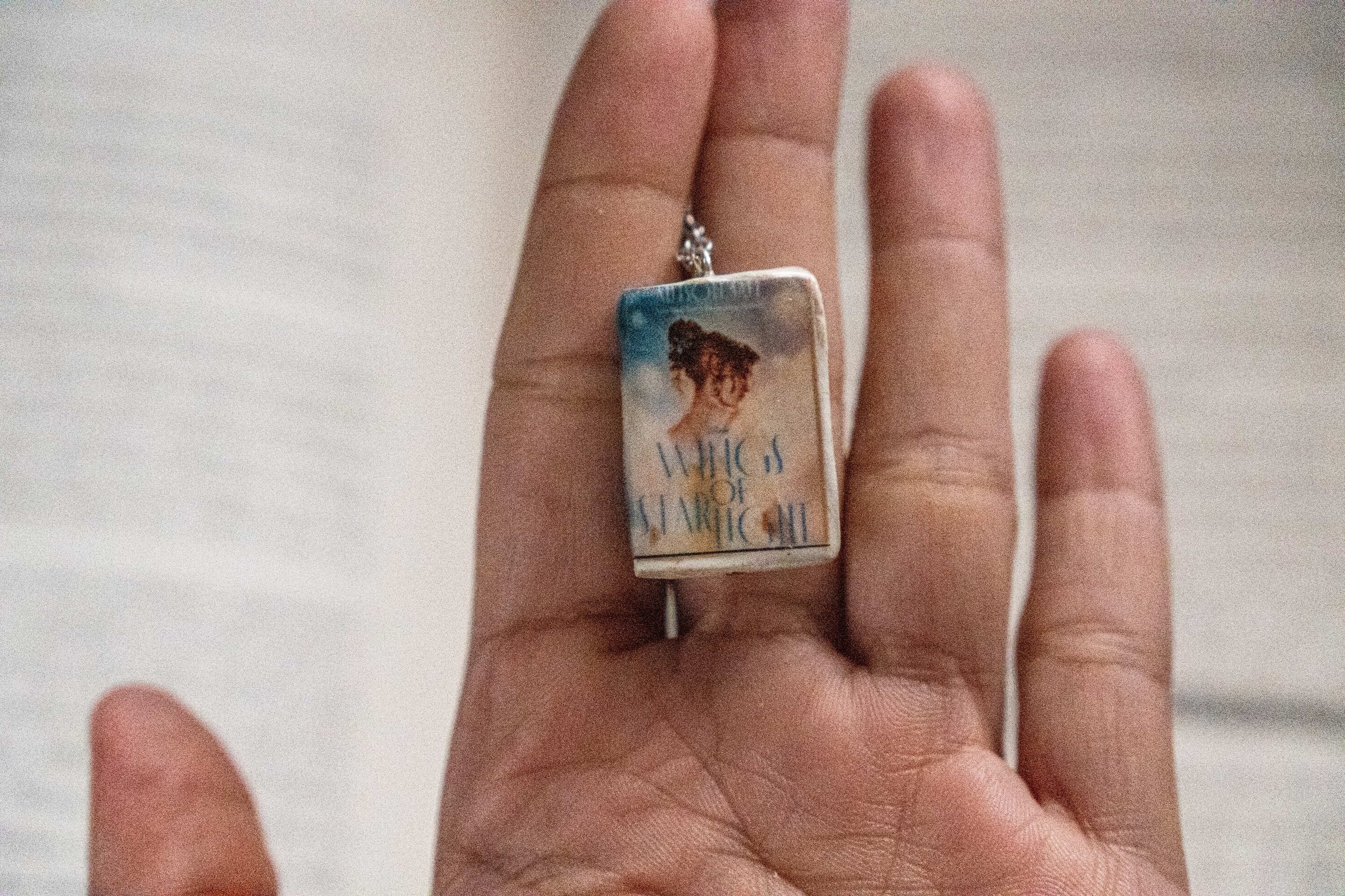 COLLAR MINI LIBRO - 10