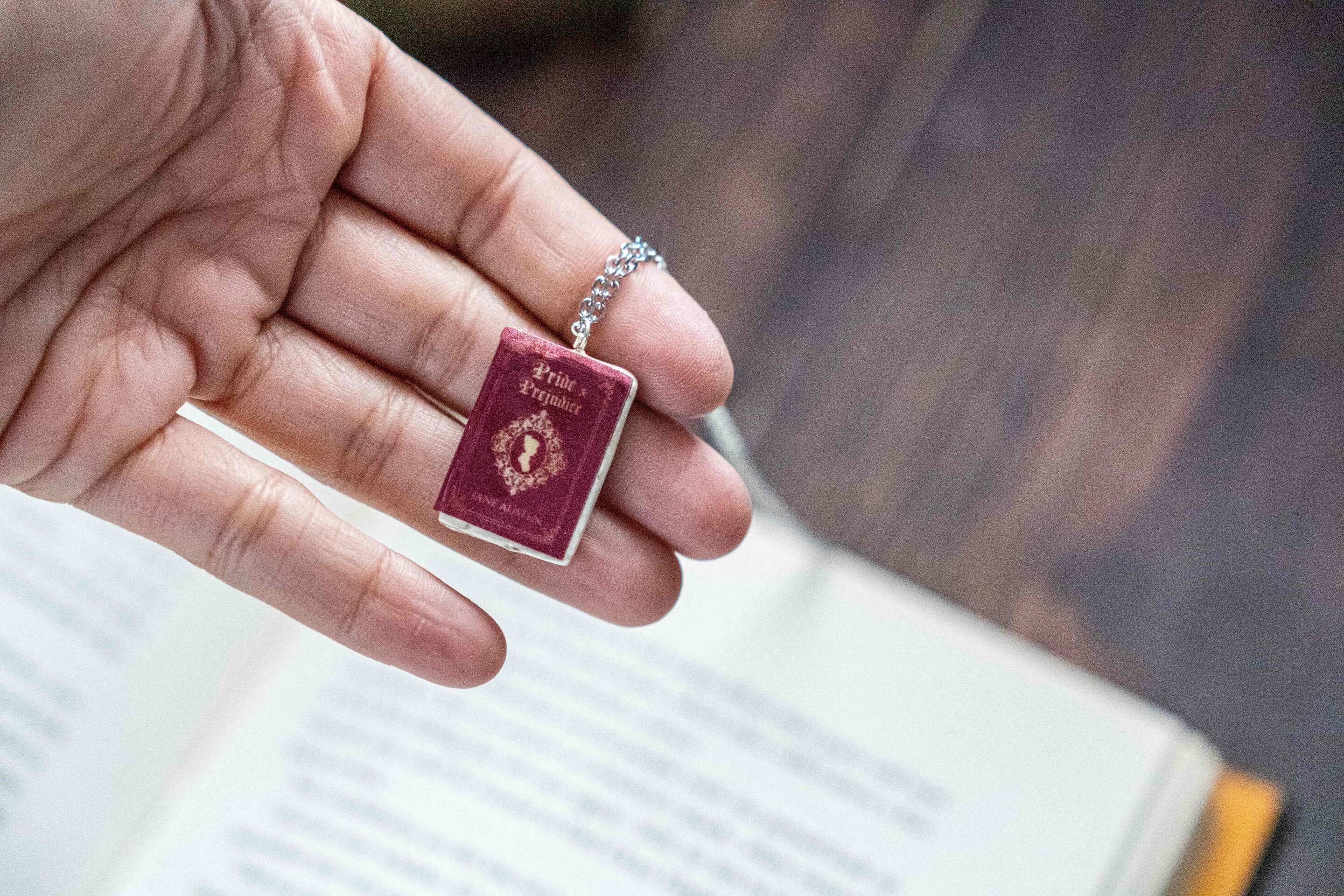 COLLAR PRIDE AND PERJUDICE - 2